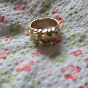 Elegant Gold Ring